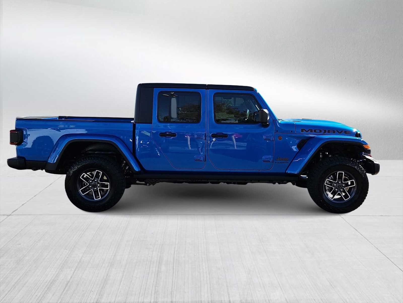 Thumbnail: 2025 Jeep Gladiator - 9
