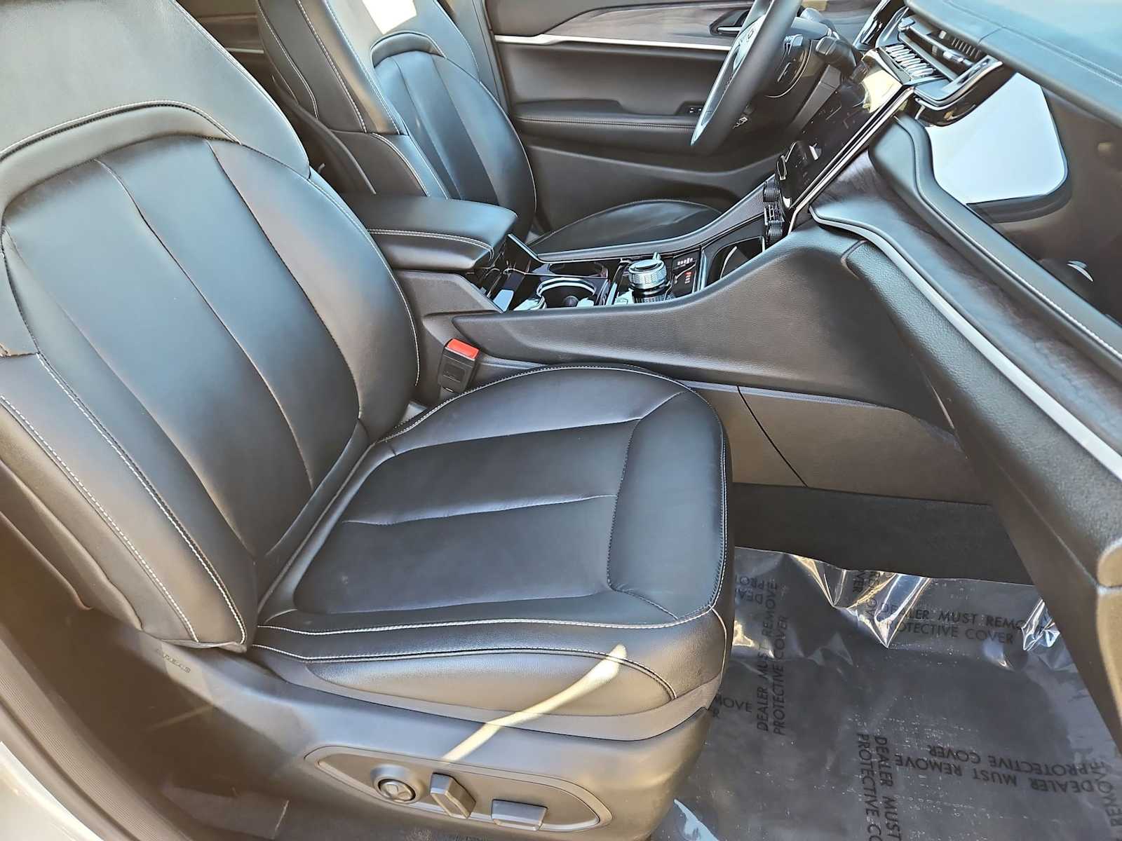 Thumbnail: 2022 Jeep Grand Cherokee - 23