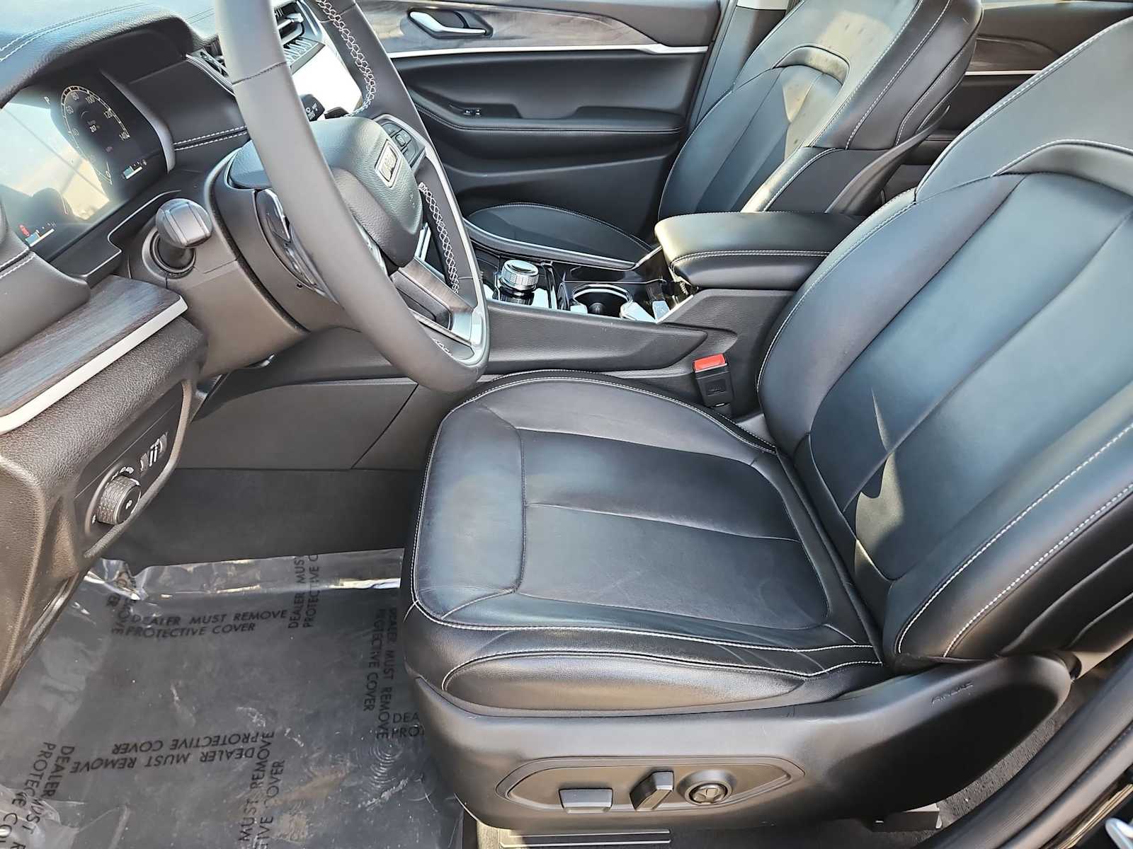 Thumbnail: 2023 Jeep Grand Cherokee - 16