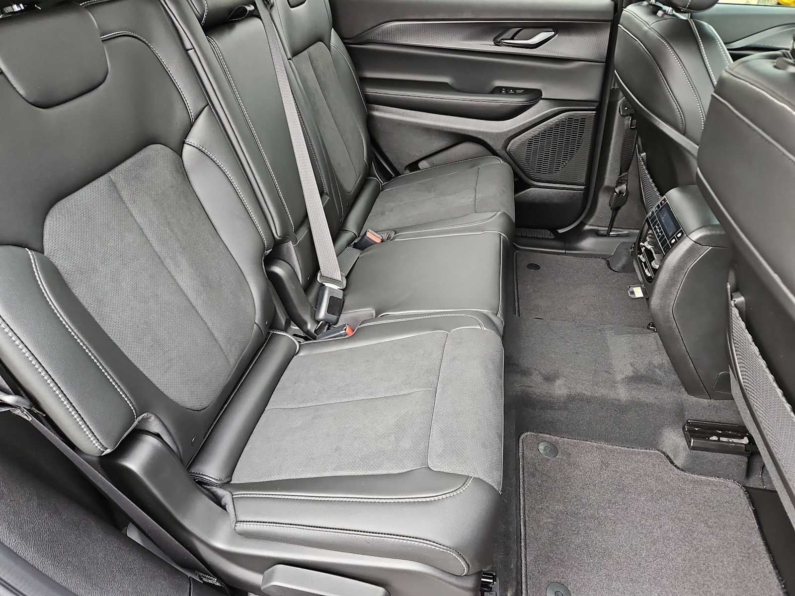 Thumbnail: 2025 Jeep Grand Cherokee L - 20