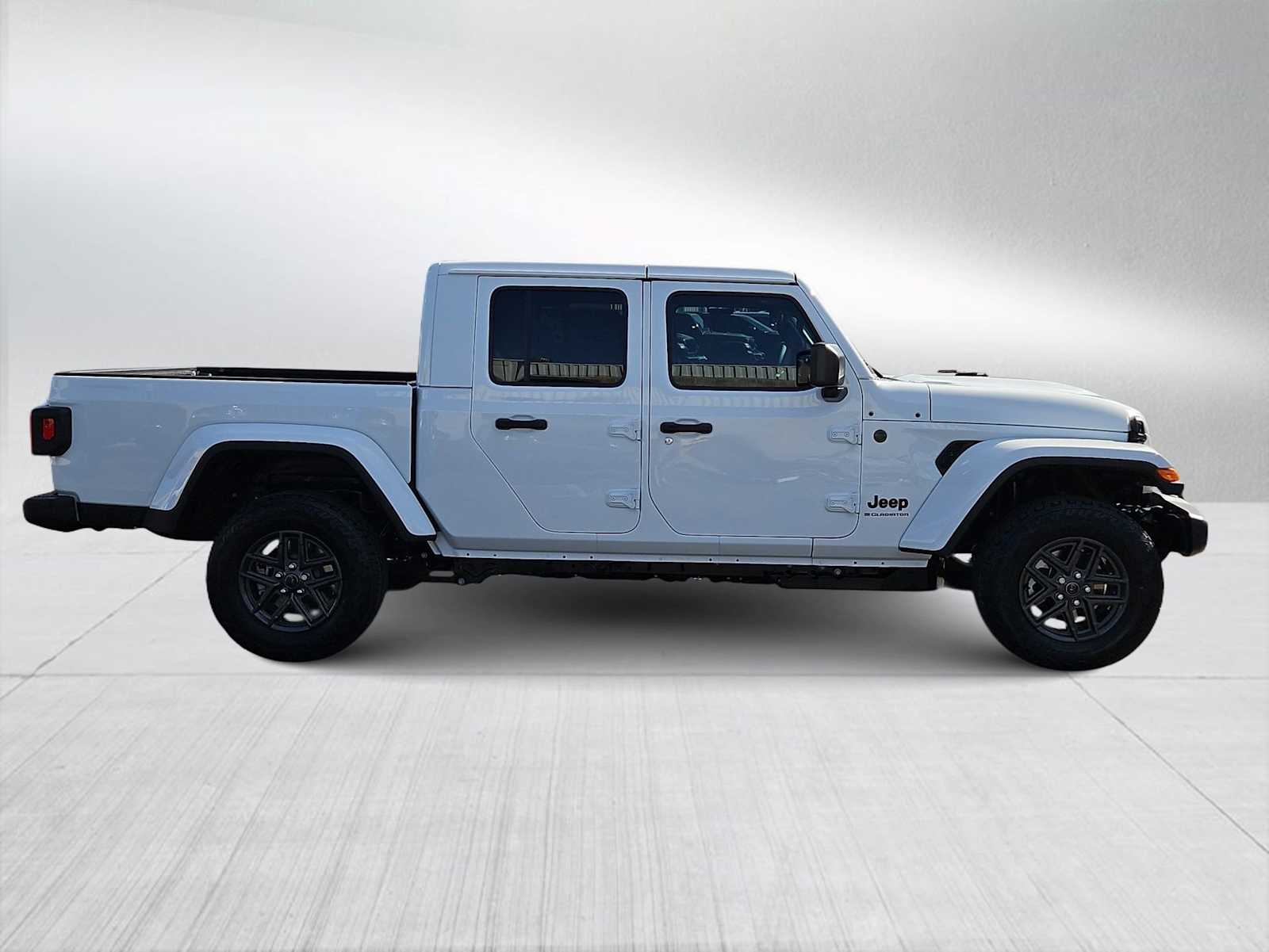 Thumbnail: 2026 Jeep Gladiator - 9
