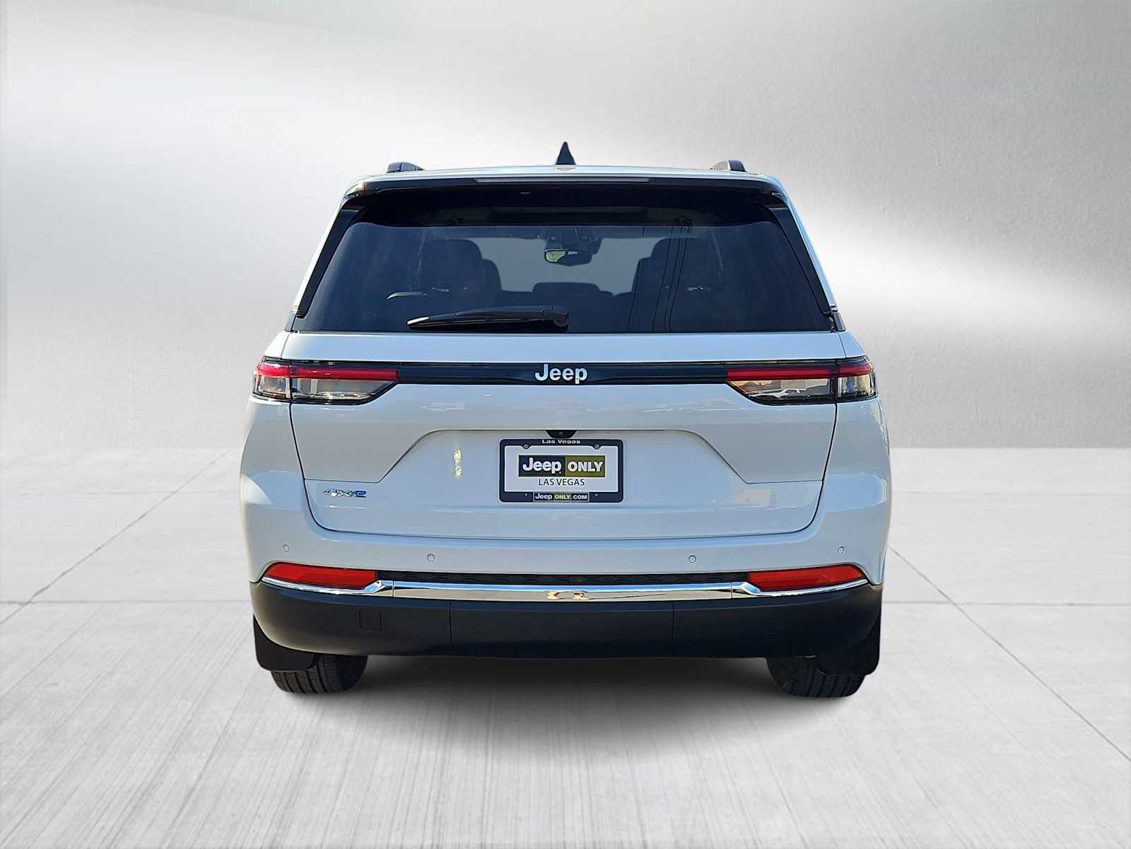 Thumbnail: 2022 Jeep Grand Cherokee - 7