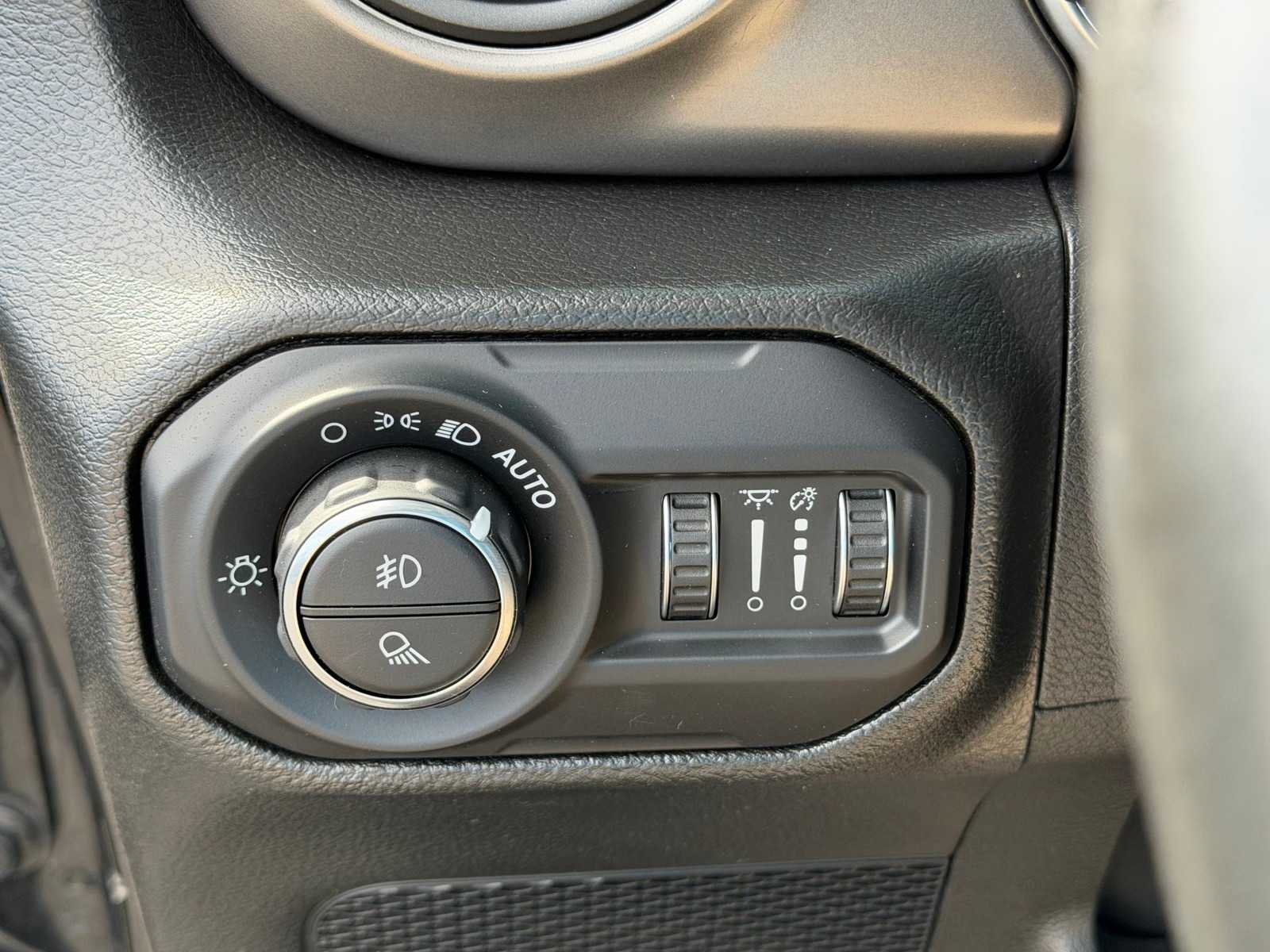 Thumbnail: 2022 Jeep Gladiator - 23