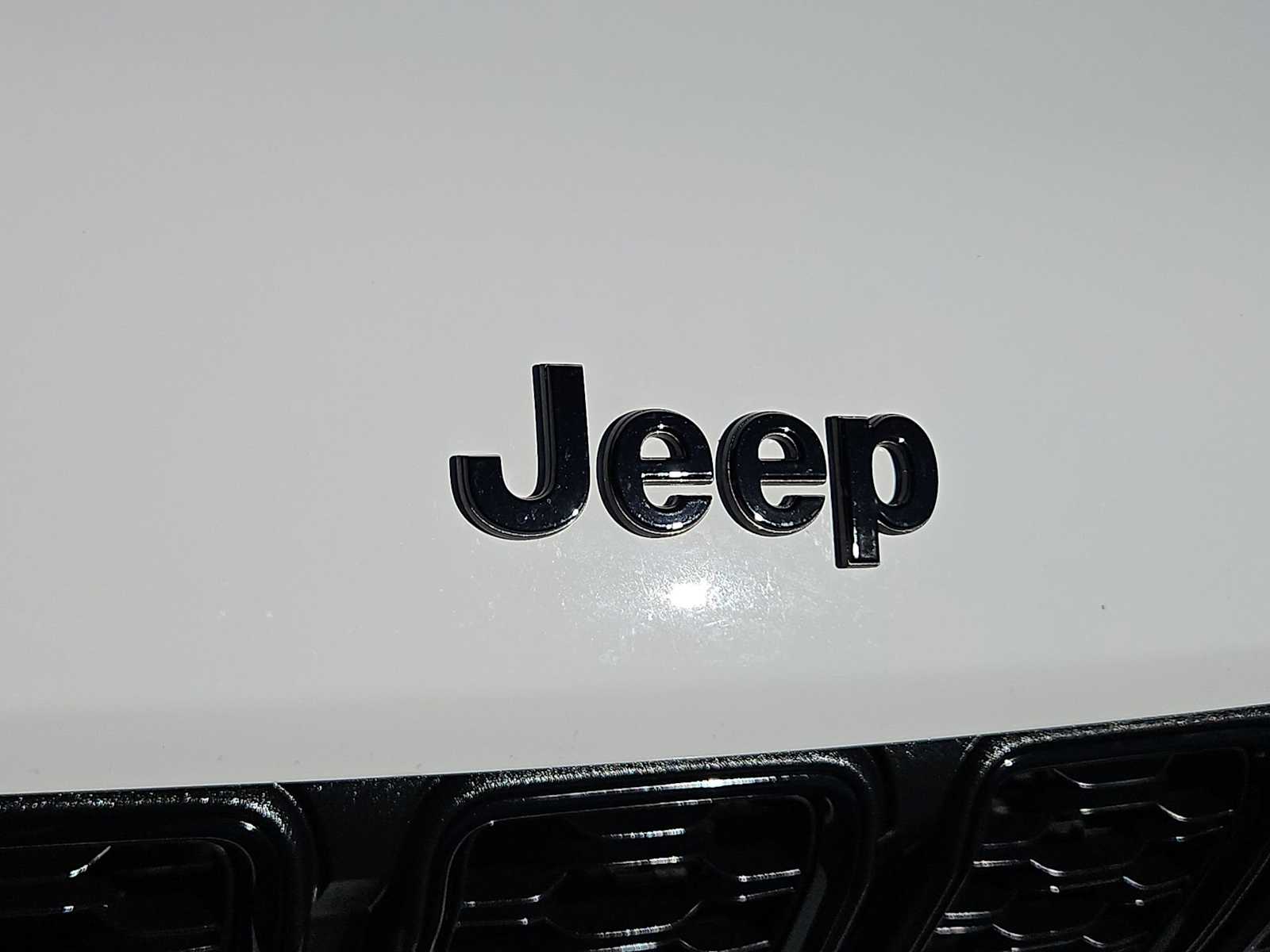 Thumbnail: 2023 Jeep Grand Cherokee - 12