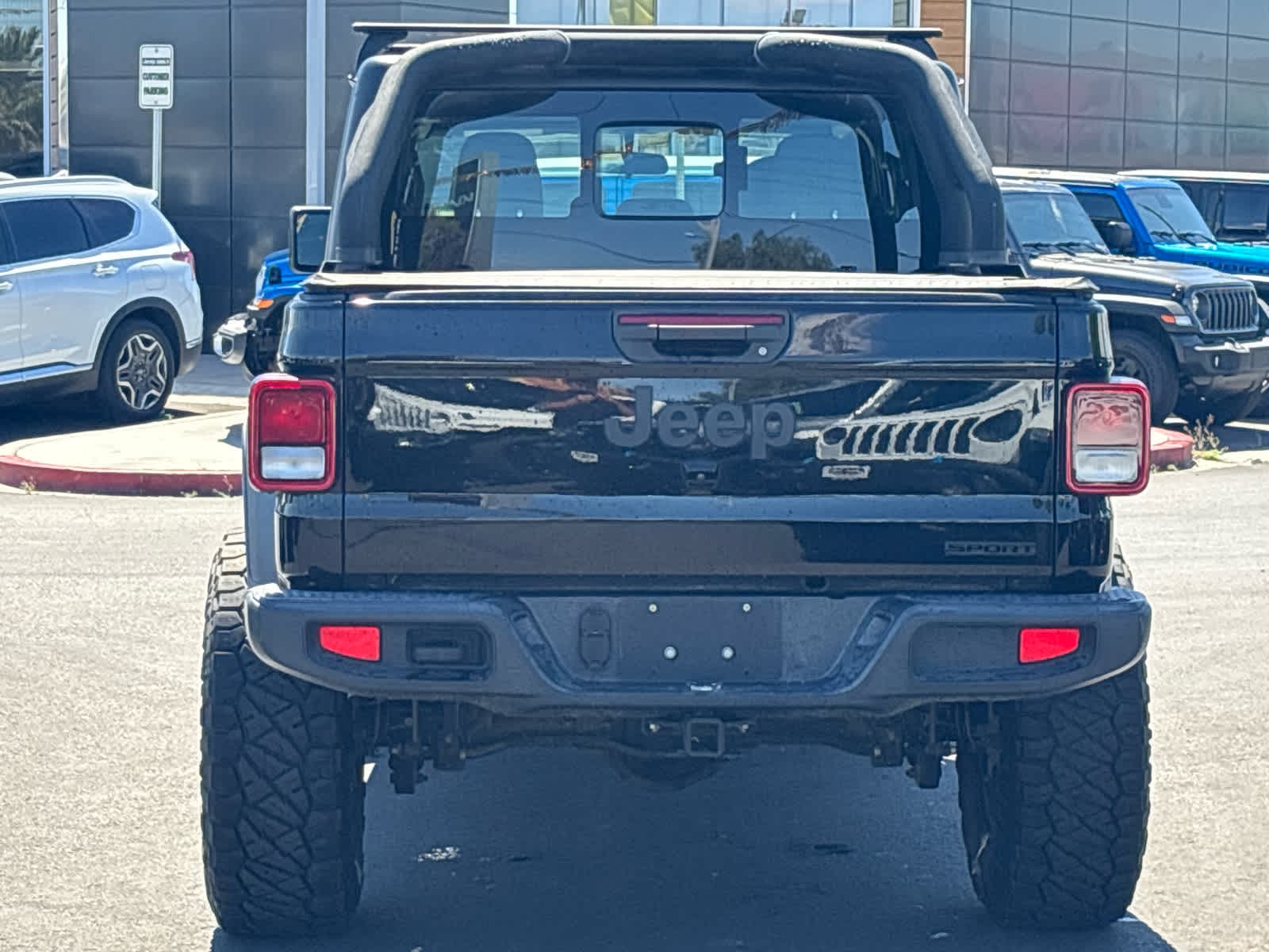 Thumbnail: 2021 Jeep Gladiator - 12
