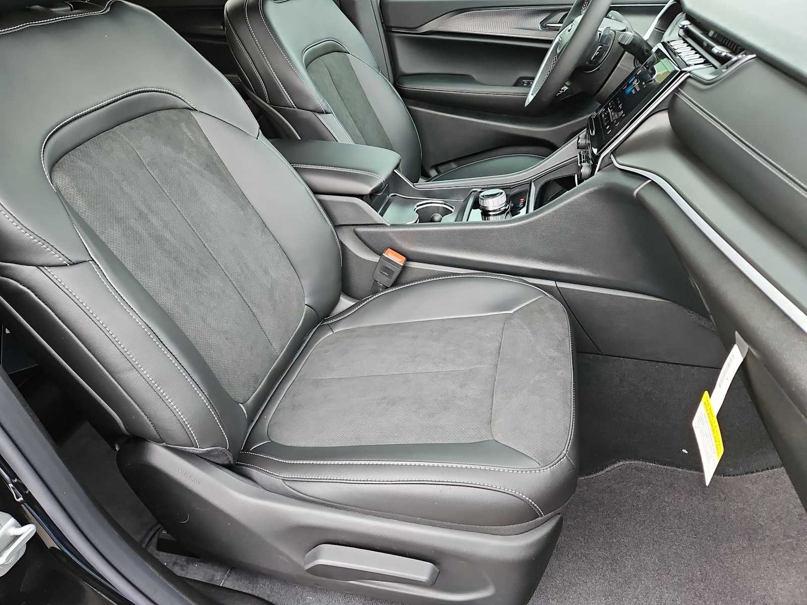 Thumbnail: 2025 Jeep Grand Cherokee L - 21