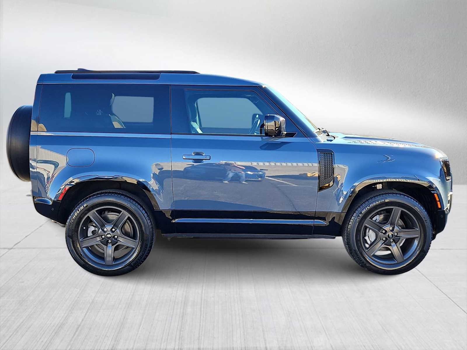 Thumbnail: 2023 Land Rover Defender - 9