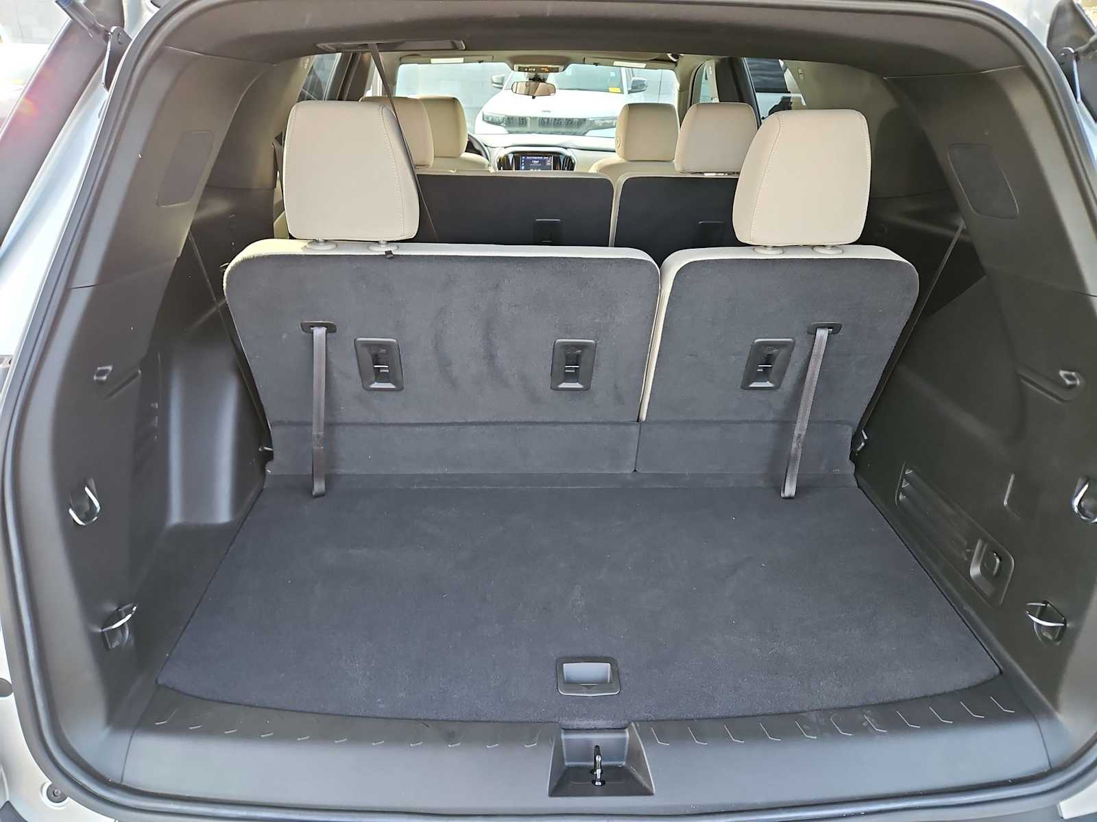 Thumbnail: 2022 Chevrolet Traverse - 32