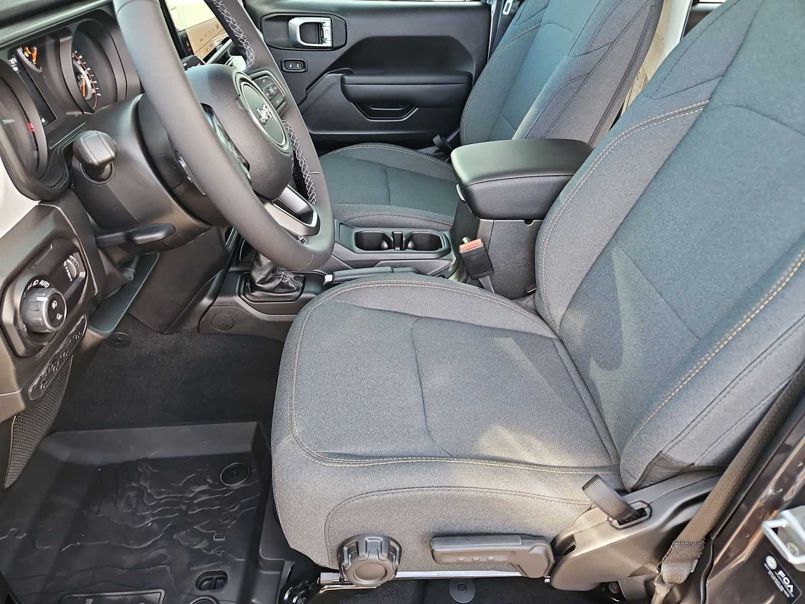 Thumbnail: 2026 Jeep Gladiator - 16