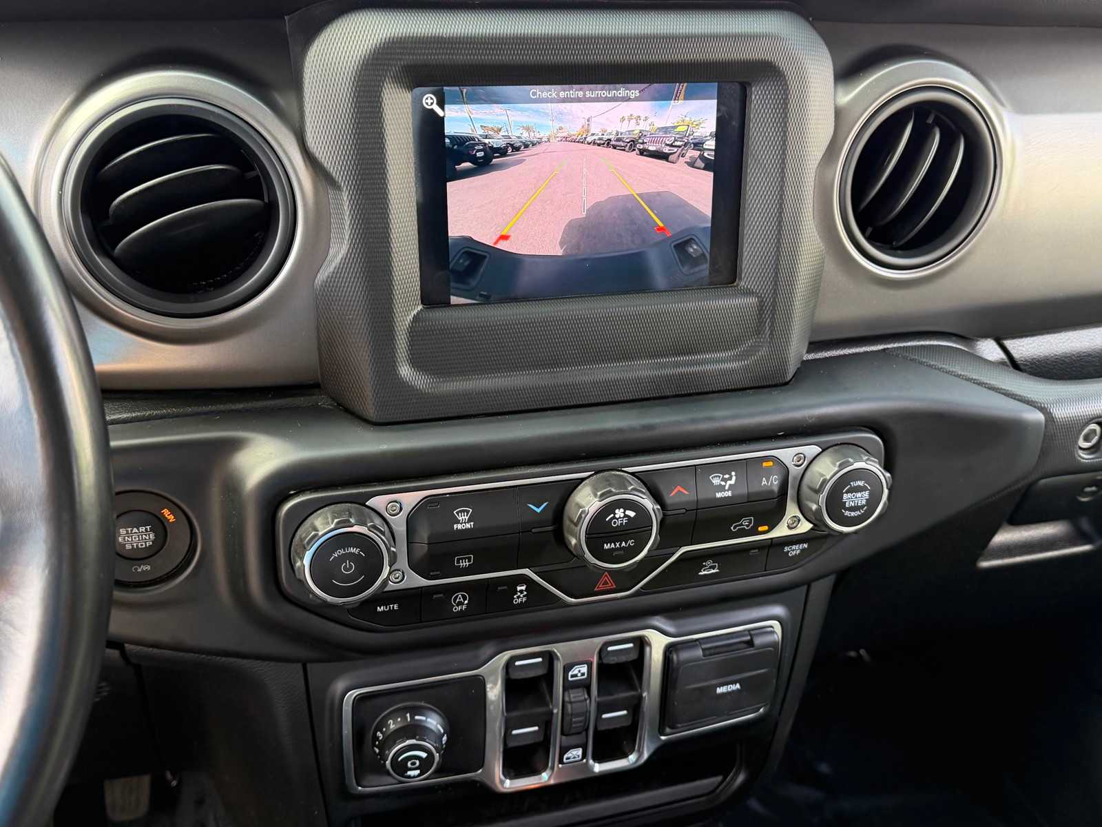 Thumbnail: 2022 Jeep Gladiator - 35