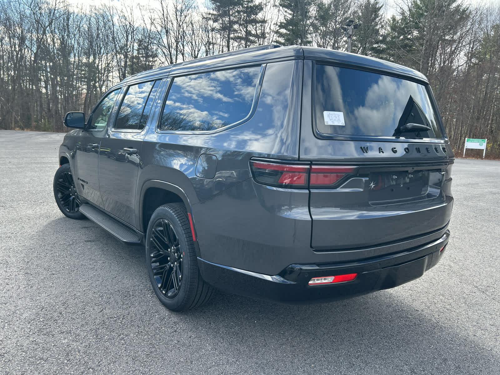 2025 Jeep Wagoneer L Series II - Photo 13