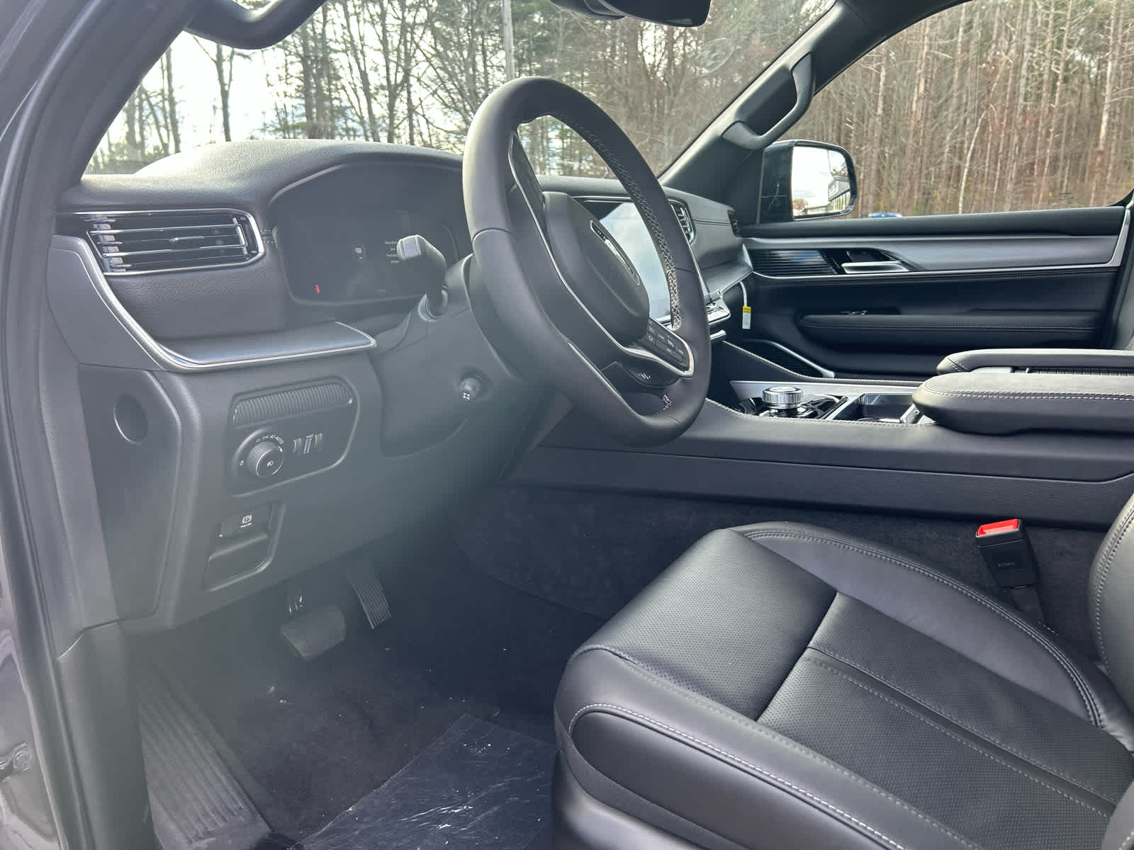 2025 Jeep Wagoneer L Series II - Photo 27