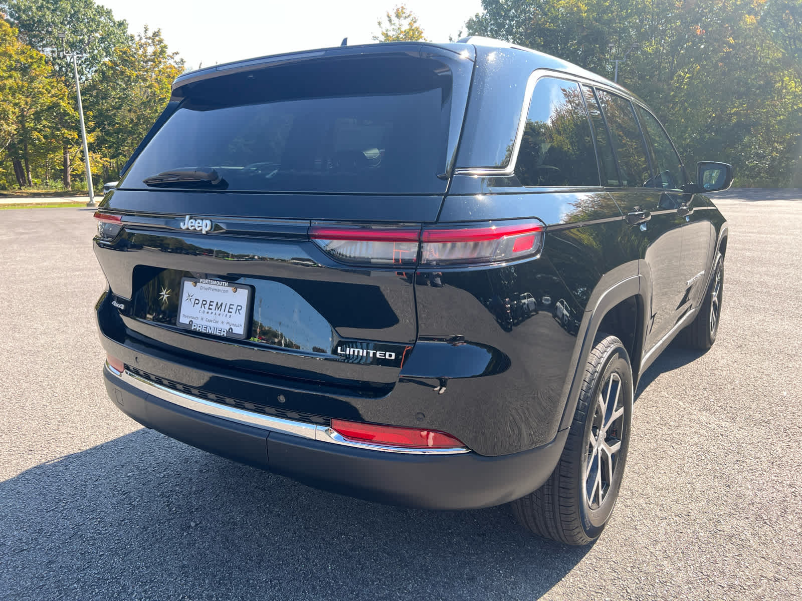 2025 Jeep Grand Cherokee Limited photo 3