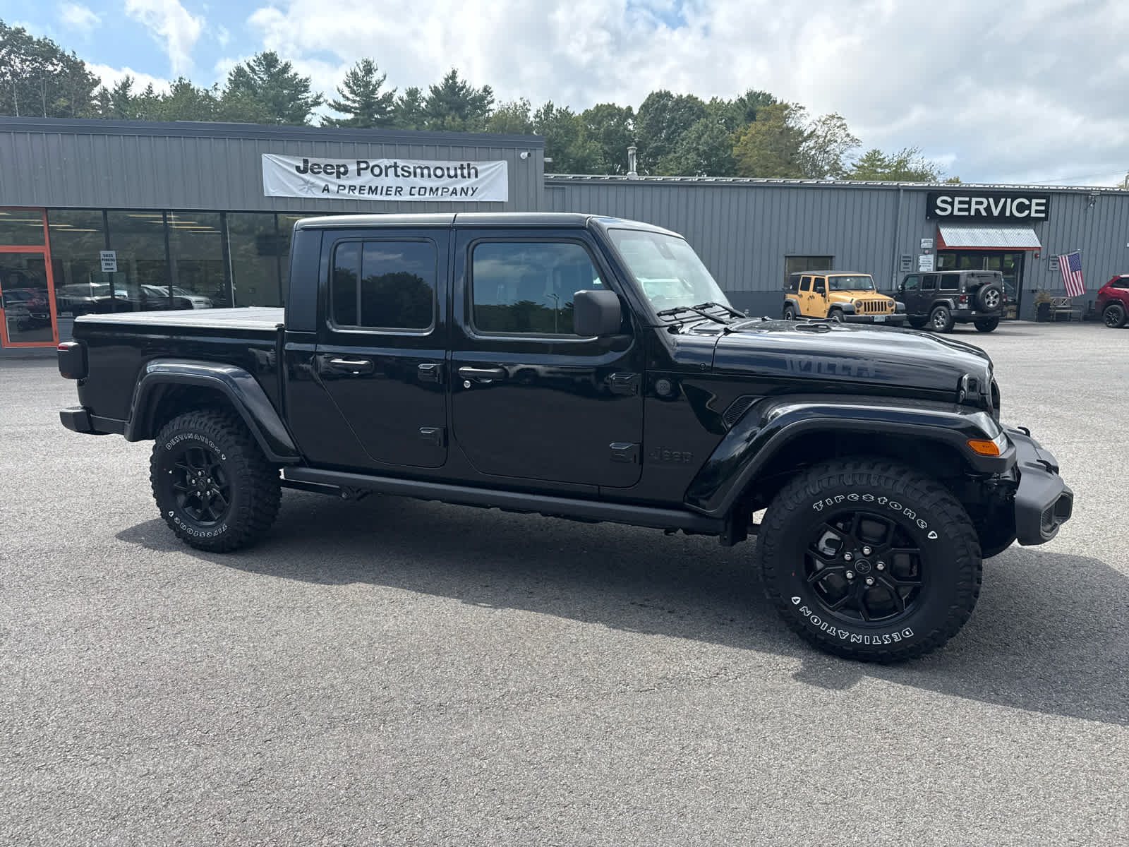 2025 Jeep Gladiator Willys photo 3