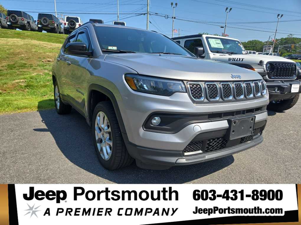 2023 Jeep Compass Latitude Lux 4X4's photo