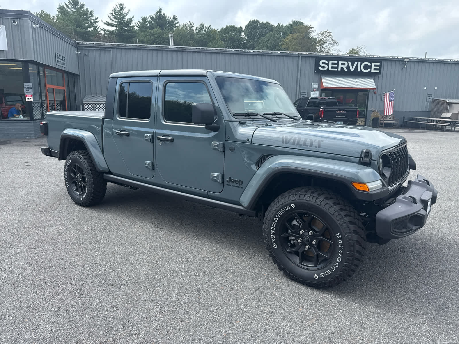 2025 Jeep Gladiator Willys photo 2