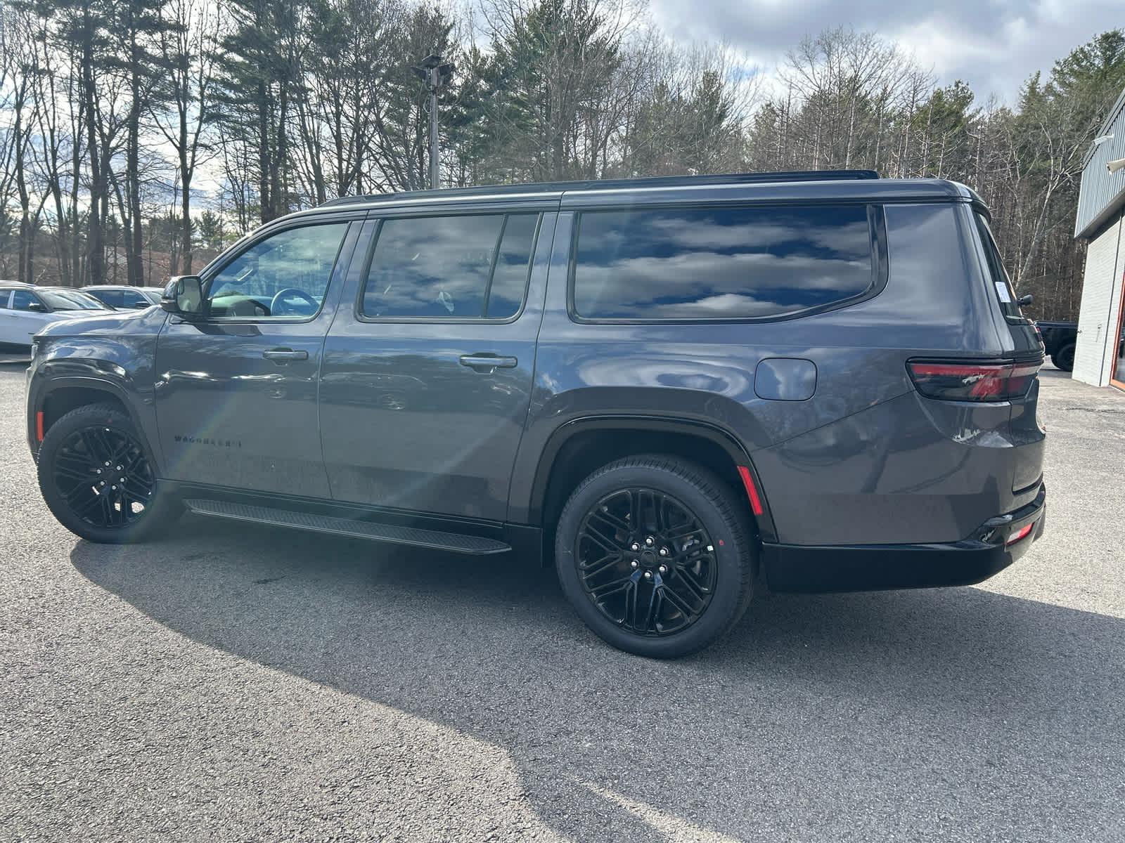 2025 Jeep Wagoneer L Series II - Photo 15