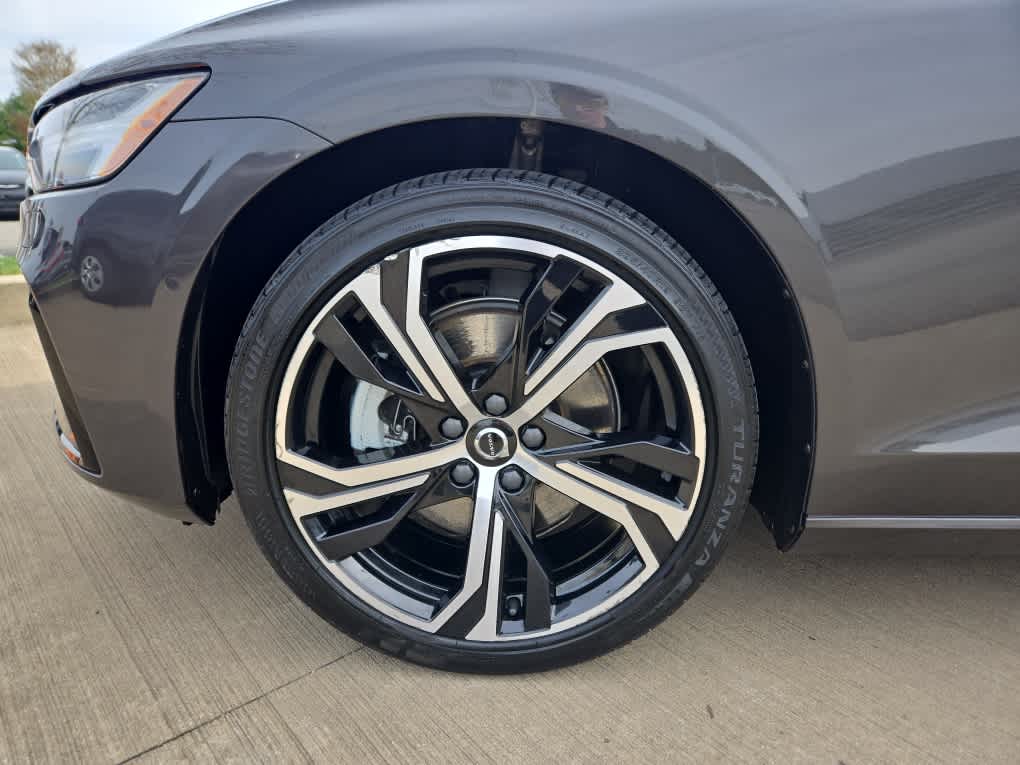 2024 Volvo S60 B5 Plus photo 3