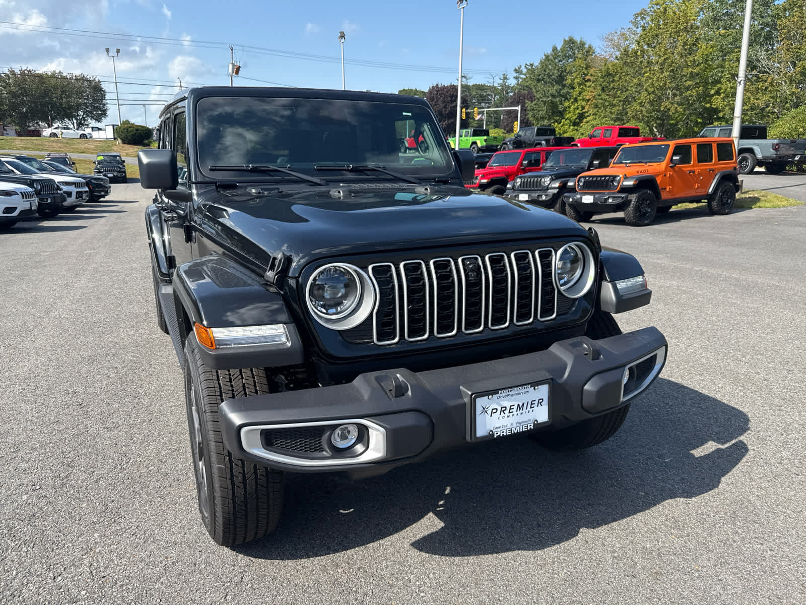 2025 Jeep Wrangler Sahara photo 4