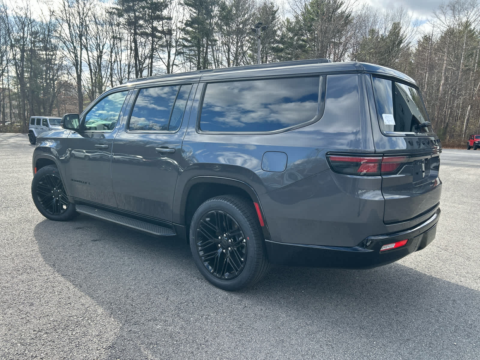 2025 Jeep Wagoneer L Series II - Photo 14
