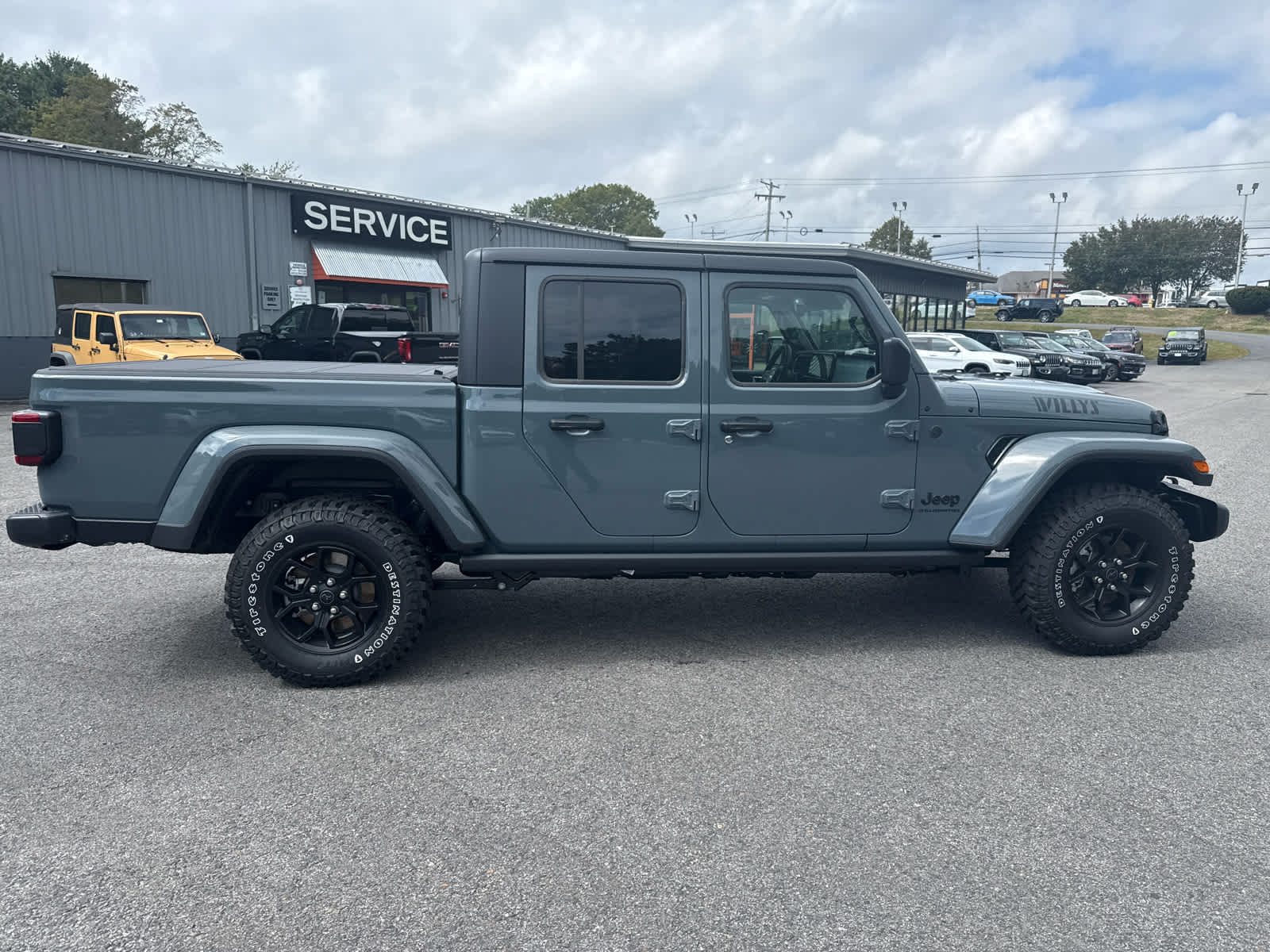 2025 Jeep Gladiator Willys photo 4