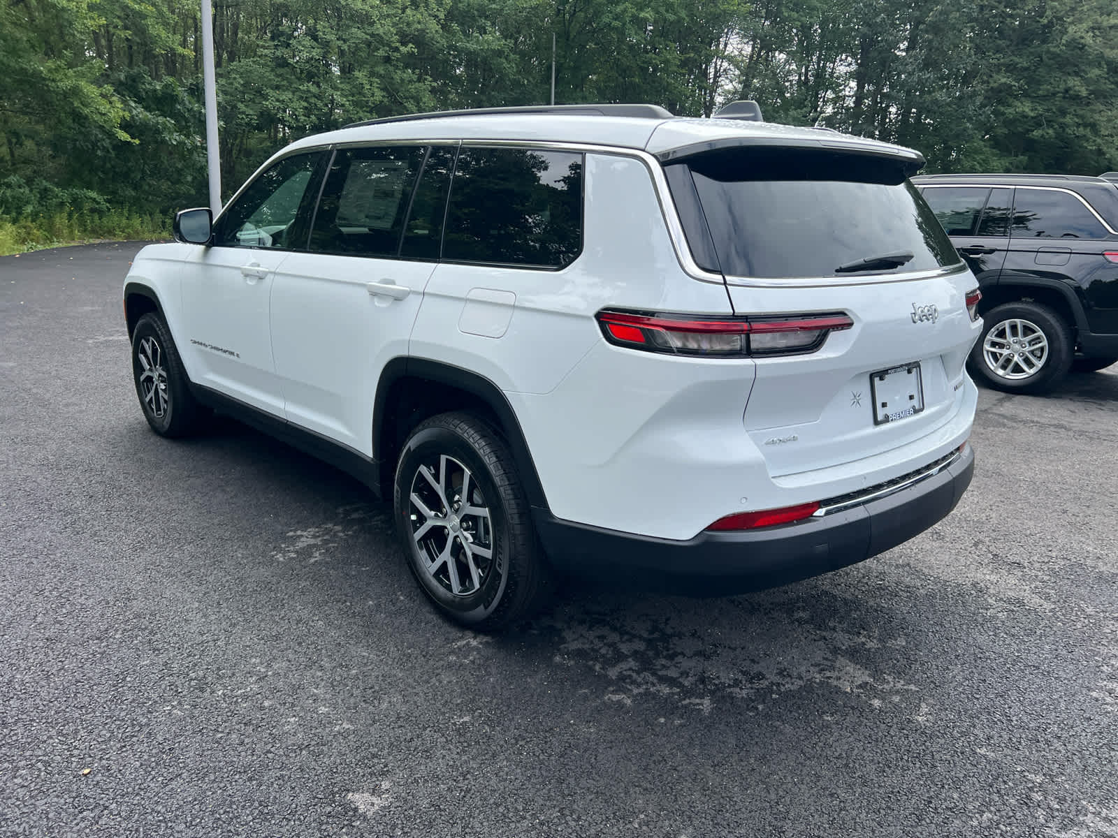 2025 Jeep Grand Cherokee Limited photo 2