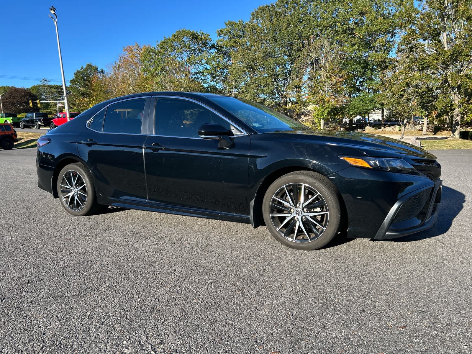 2022 Toyota Camry SE photo 3