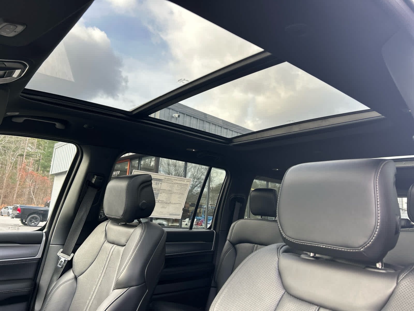 2025 Jeep Wagoneer L Series II - Photo 41