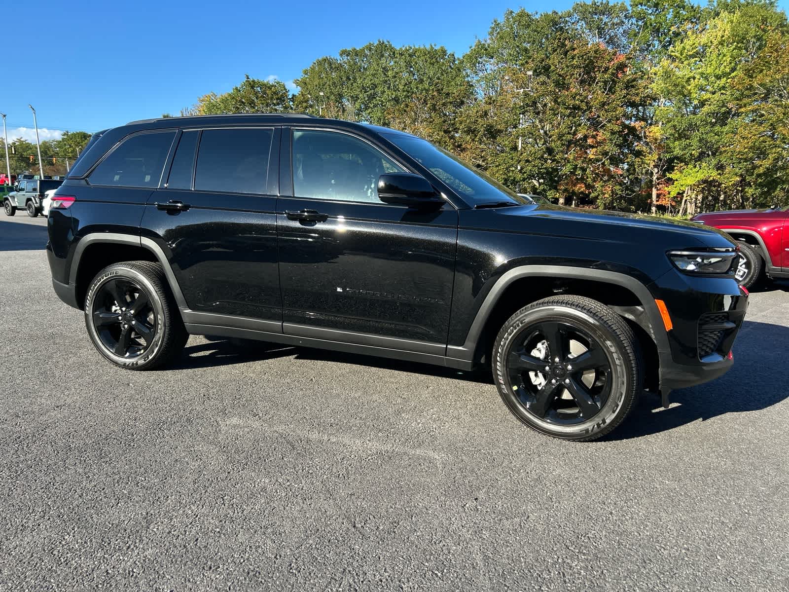 2025 Jeep Grand Cherokee Altitude photo 2