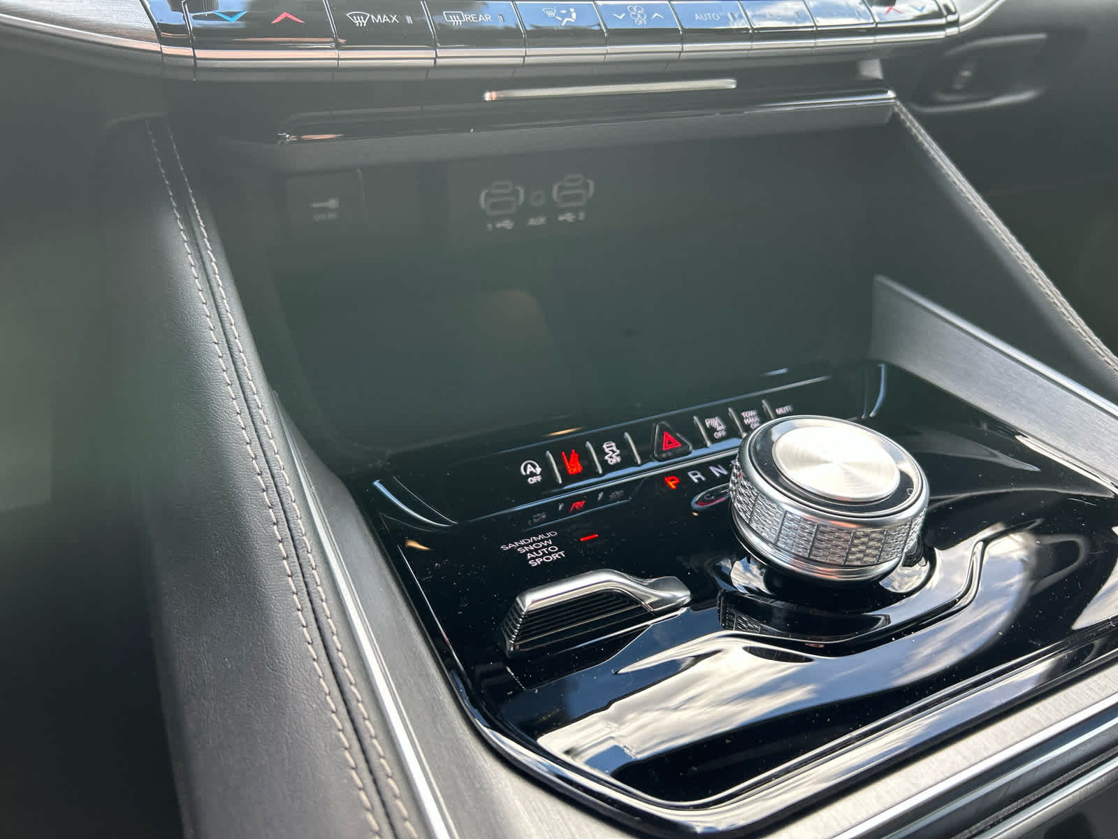 2025 Jeep Wagoneer L Series II - Photo 33