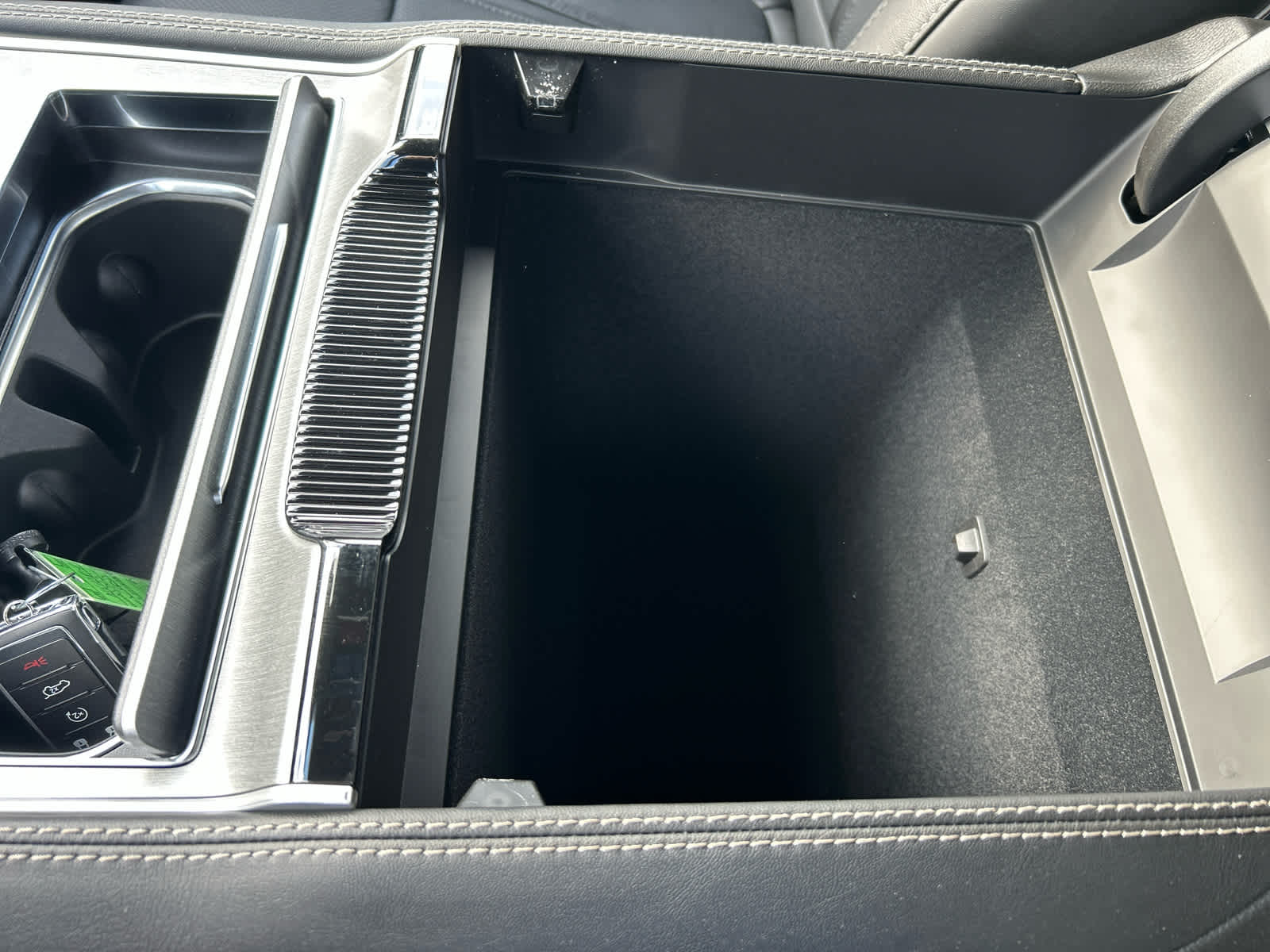 2025 Jeep Wagoneer L Series II - Photo 39