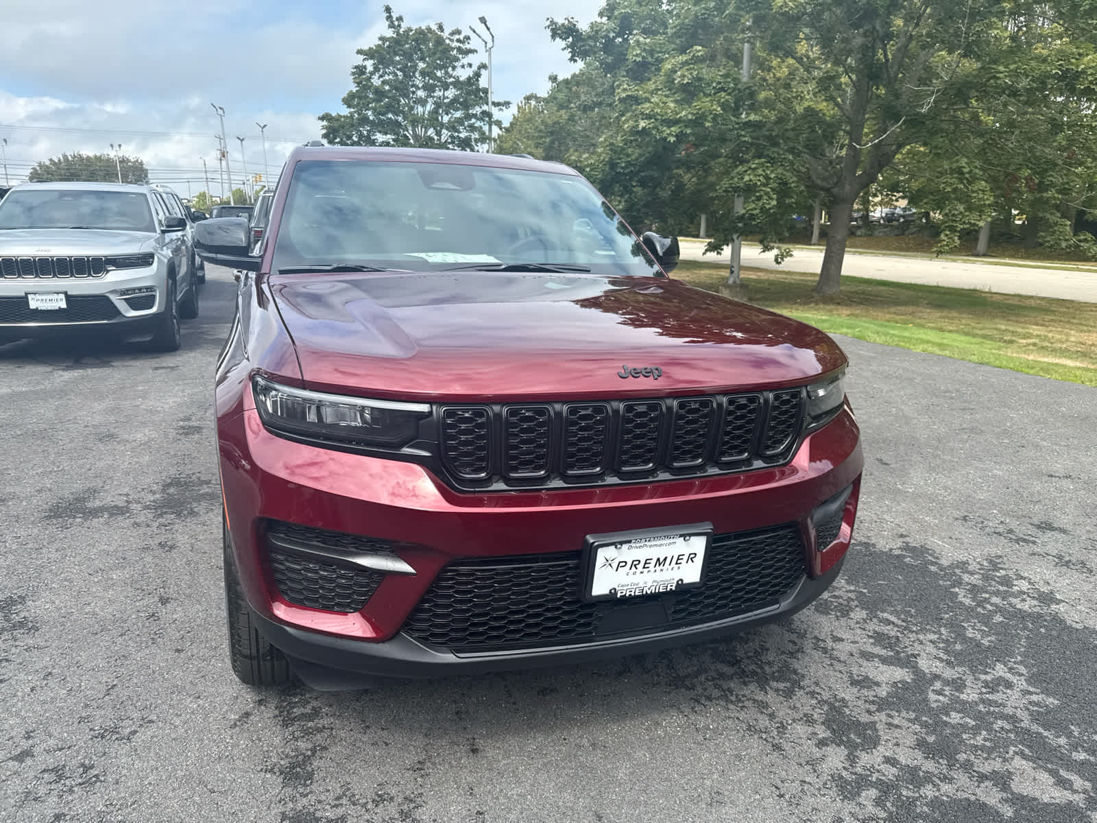 2025 Jeep Grand Cherokee Altitude photo 3