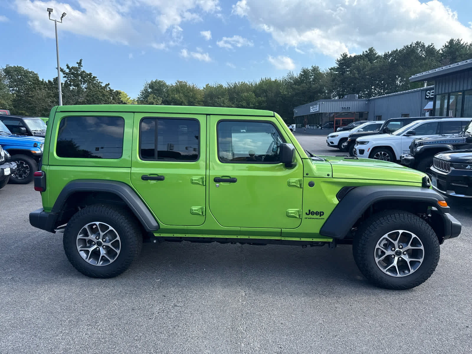 2025 Jeep Wrangler Sport S photo 4