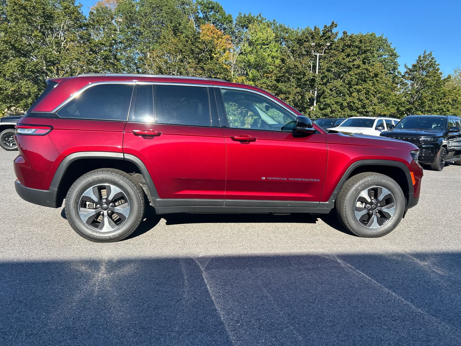 2023 Jeep Cherokee Base photo 3