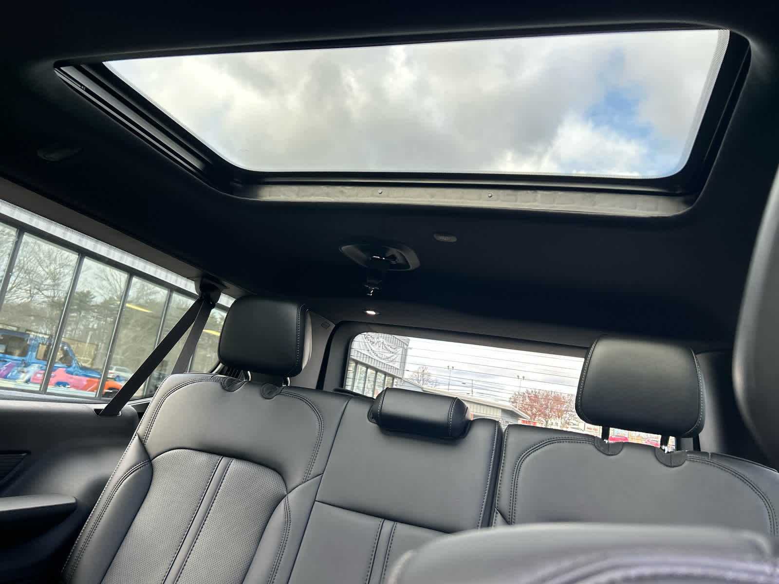 2025 Jeep Wagoneer L Series II - Photo 48