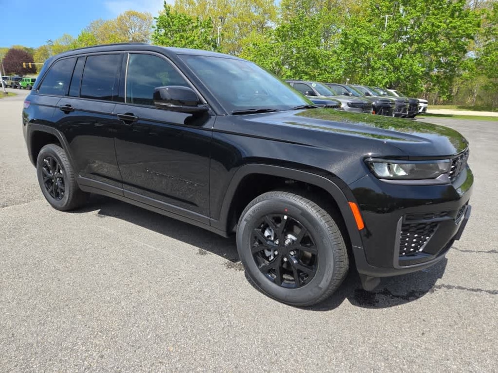 New 2026 Jeep Grand Cherokee Laredo Altitude Sport Utility