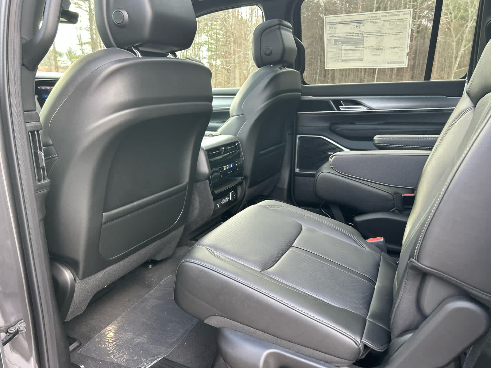 2025 Jeep Wagoneer L Series II - Photo 43