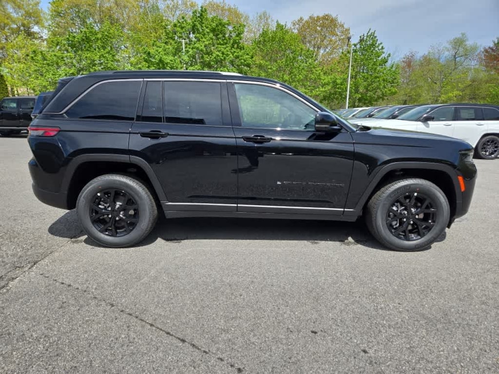 New 2026 Jeep Grand Cherokee Laredo Altitude Sport Utility