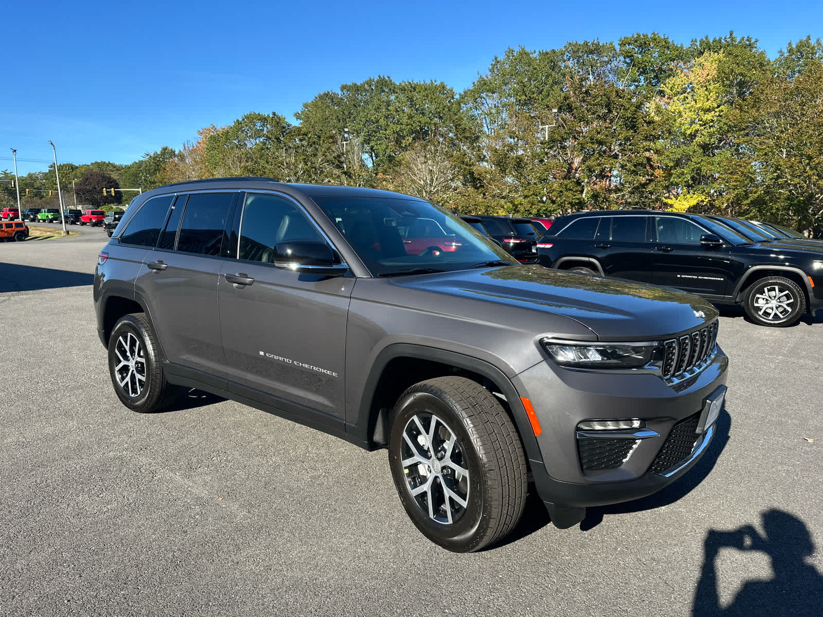 2025 Jeep Grand Cherokee Limited photo 2