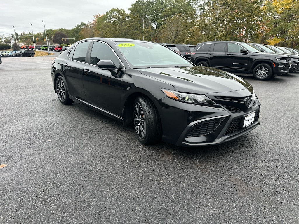 Used 2022 Toyota Camry SE Sedan