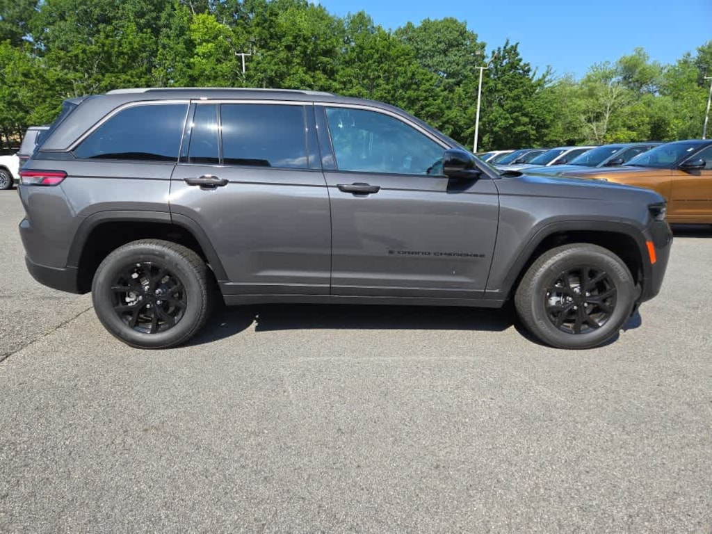New 2026 Jeep Grand Cherokee LAREDO ALTITUDE 4X4 Sport Utility