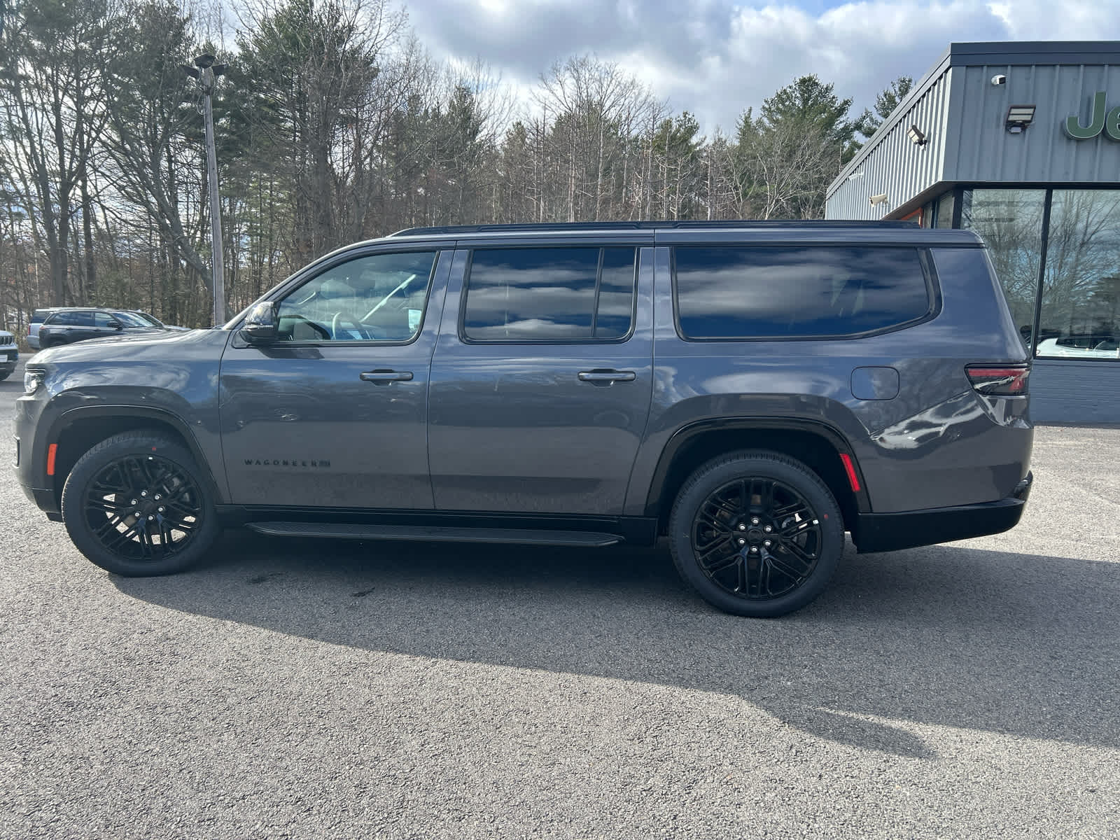 2025 Jeep Wagoneer L Series II - Photo 16