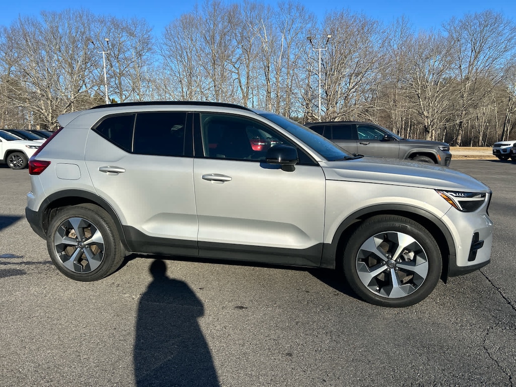 Used 2023 Volvo XC40 B5 AWD Plus Dark SUV