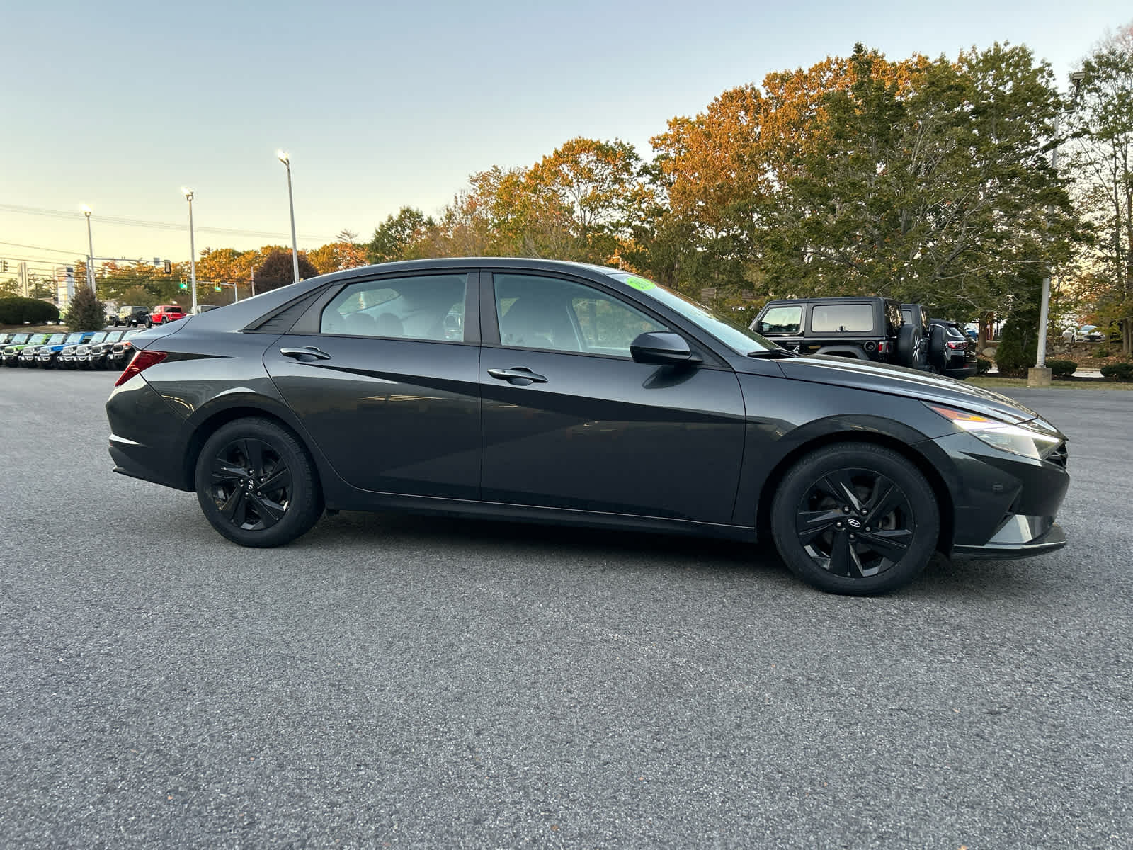 2021 Hyundai Elantra SEL Convenience photo 3