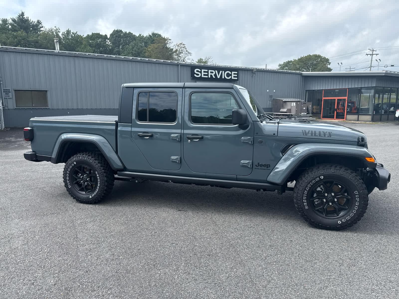 2025 Jeep Gladiator Willys photo 3