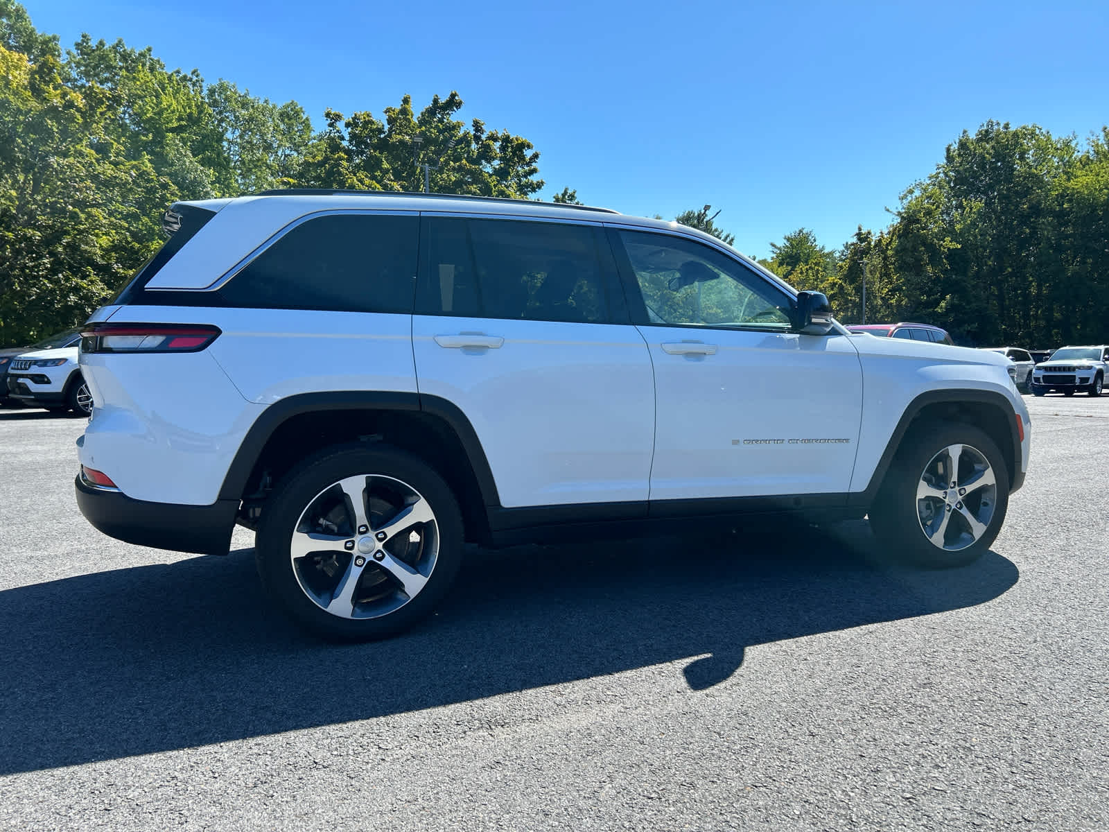 2023 Jeep Cherokee 4xe Base photo 3