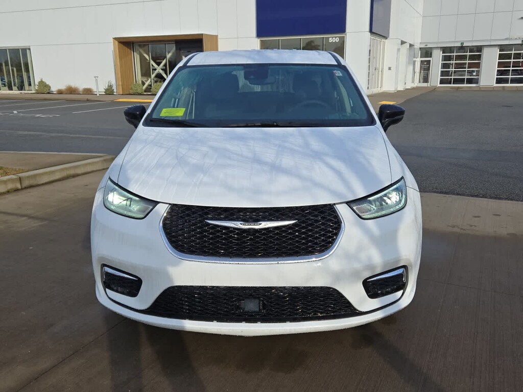 Used 2024 Chrysler Pacifica Plug-In Hybrid Select Van Passenger Van