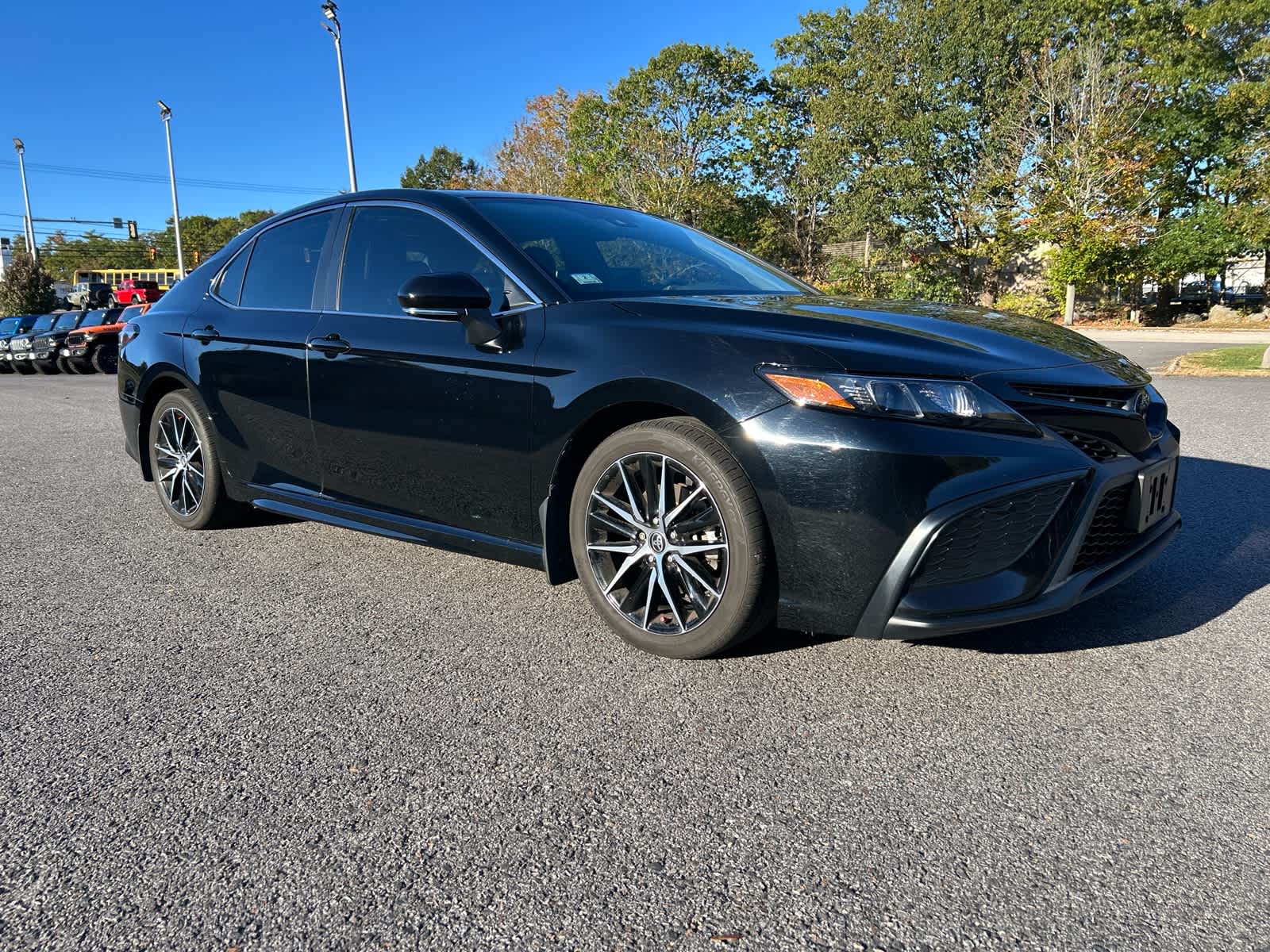 2022 Toyota Camry SE photo 2