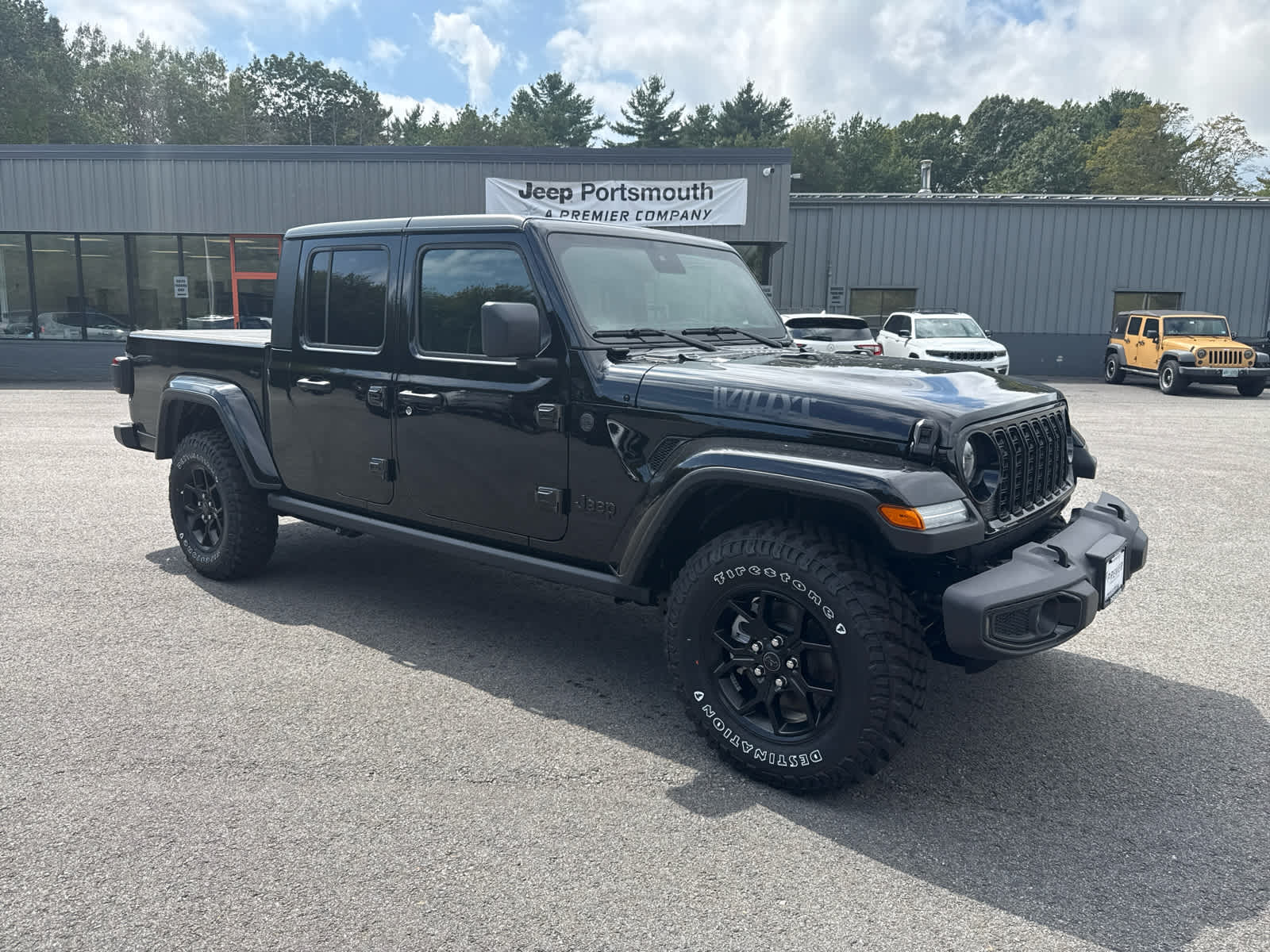 2025 Jeep Gladiator Willys photo 2