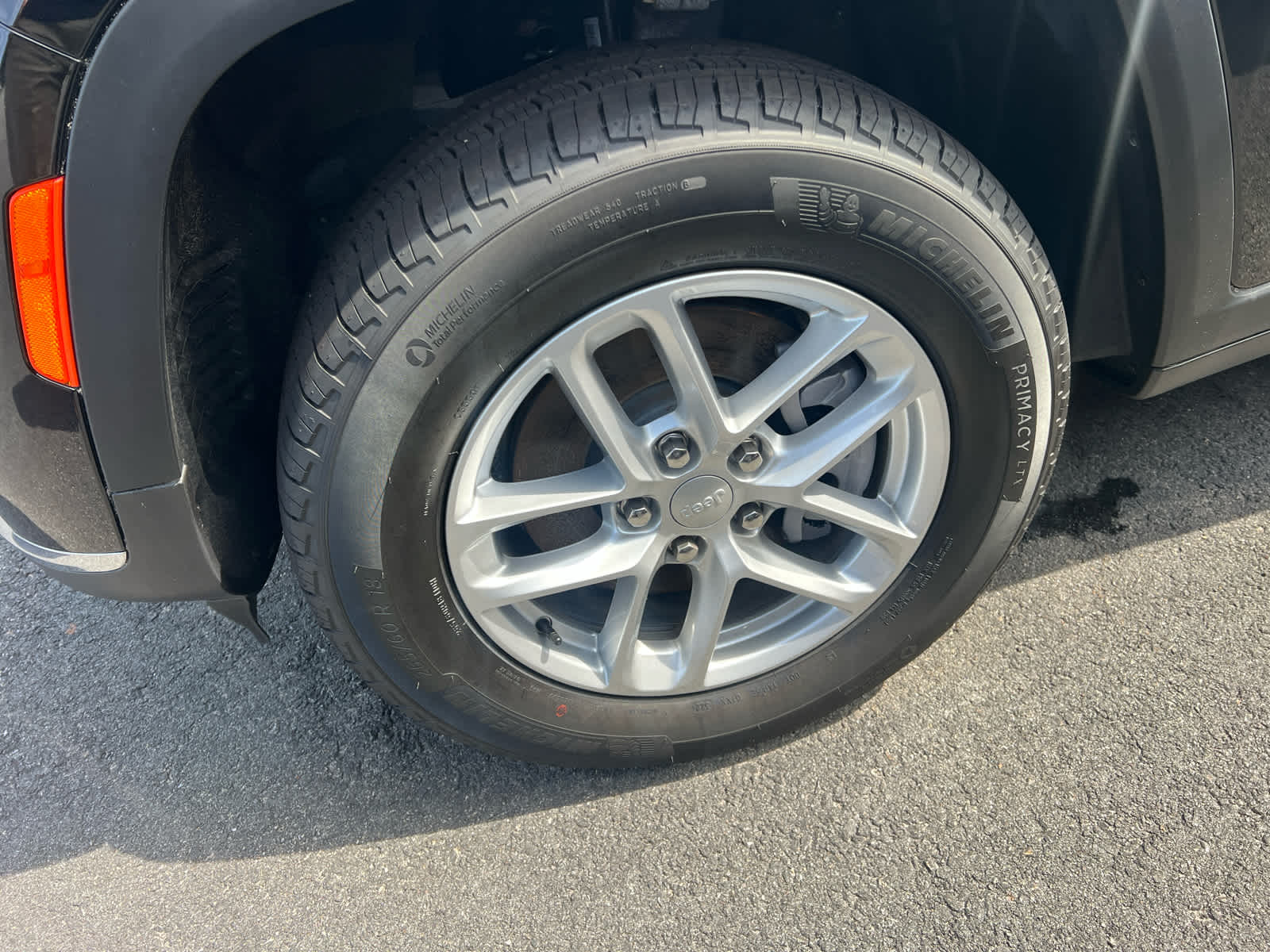 2025 Jeep Grand Cherokee Laredo photo 2